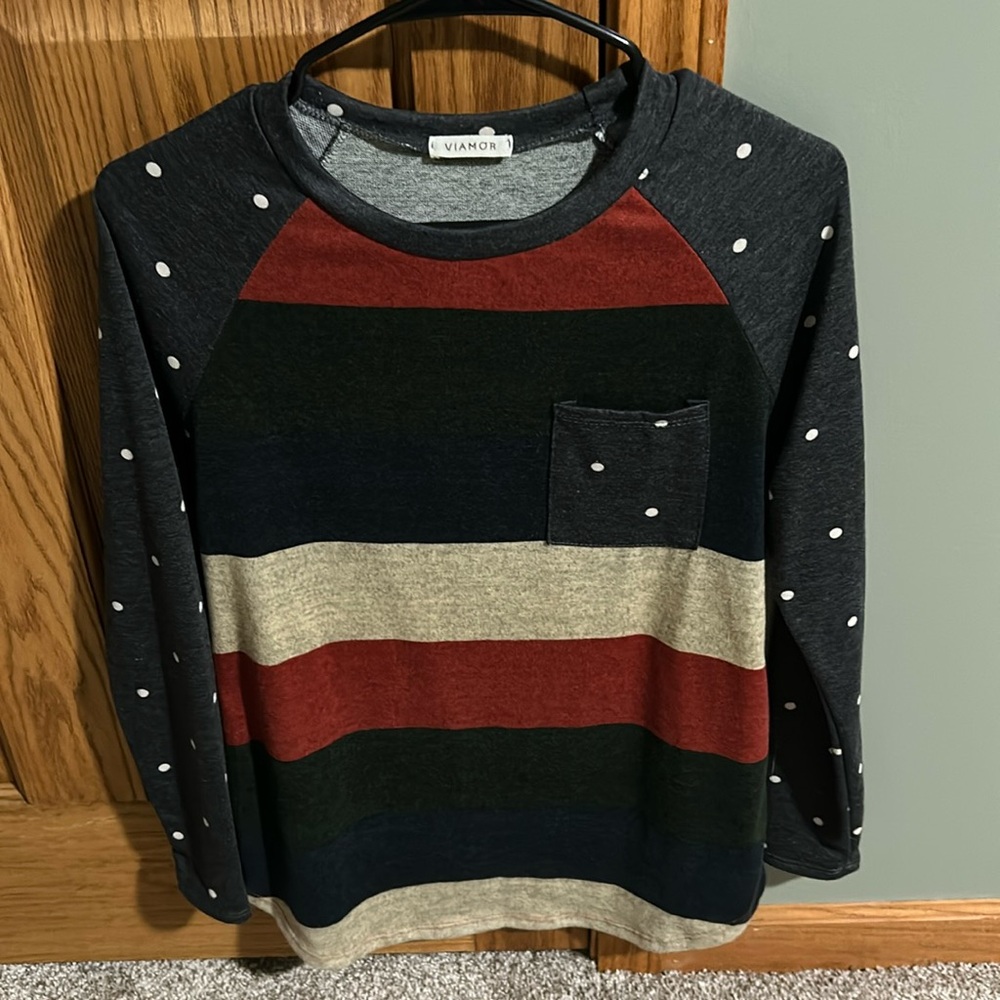 Women’s long sleeve Viamor top.  Size Small.